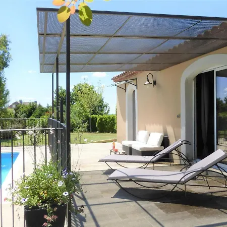 Pretty Holiday With Shared Pool, Holiday home