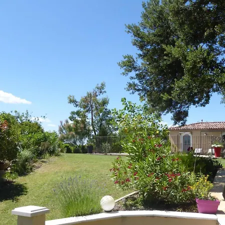 Pretty Holiday With Shared Pool, Holiday home L'Isle-sur-la-Sorgue