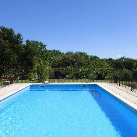 Holiday home Pretty Holiday With Shared Pool,