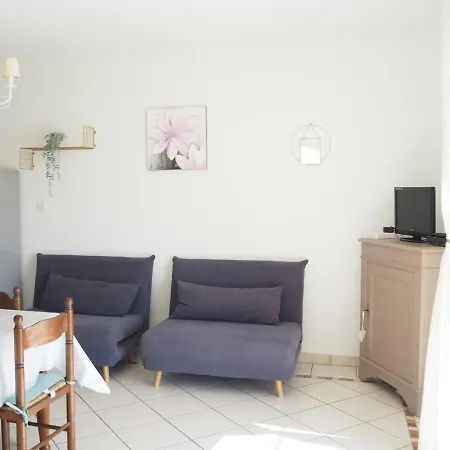 Pretty Holiday With Shared Pool, L'Isle-sur-la-Sorgue