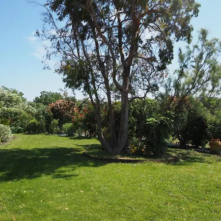 Pretty Holiday With Shared Pool, Holiday home L'Isle-sur-la-Sorgue